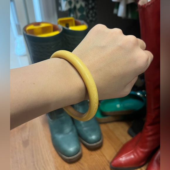 Vintage Banana Bakelite Tube Bracelet - Picture 4 of 4